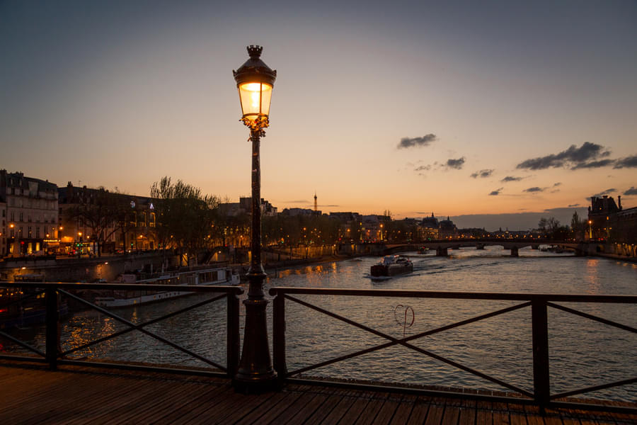 Feel the calm breeze of the Seine River