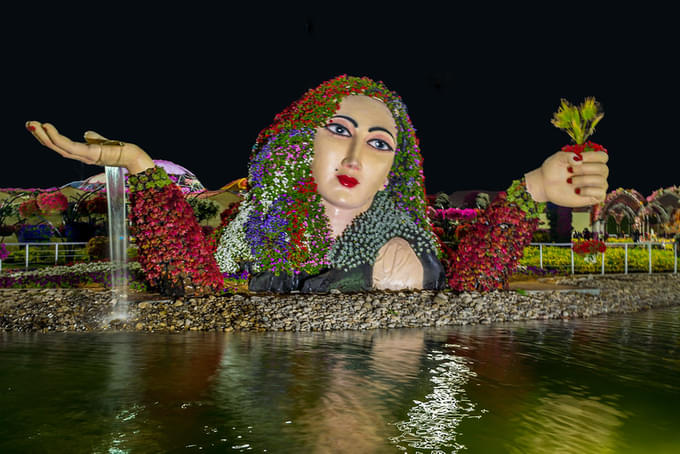 Dubai Miracle Garden Lake Park