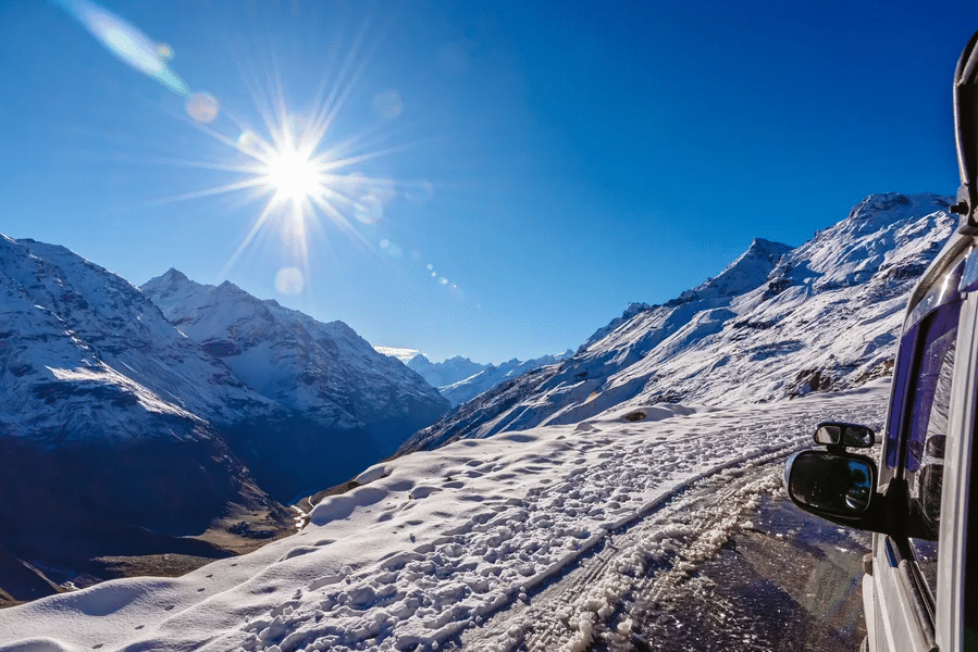 A scenic route towards Rohtang pass