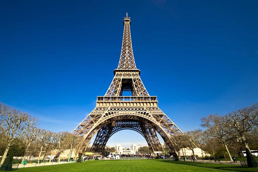 Esplanade Eiffel Tower