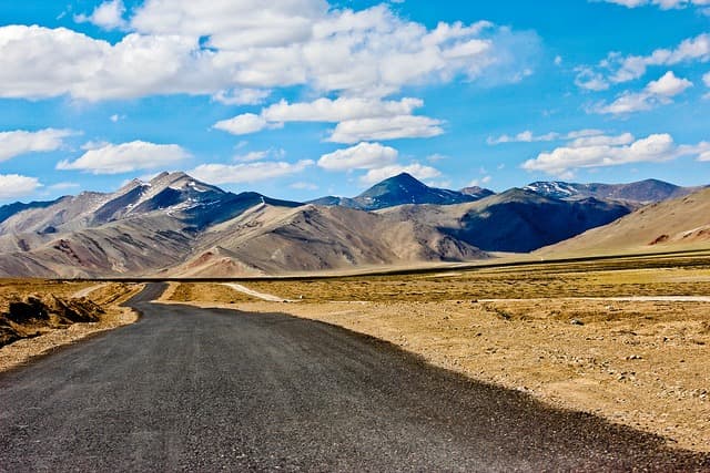 Chumathang To Yaya Tso Trek