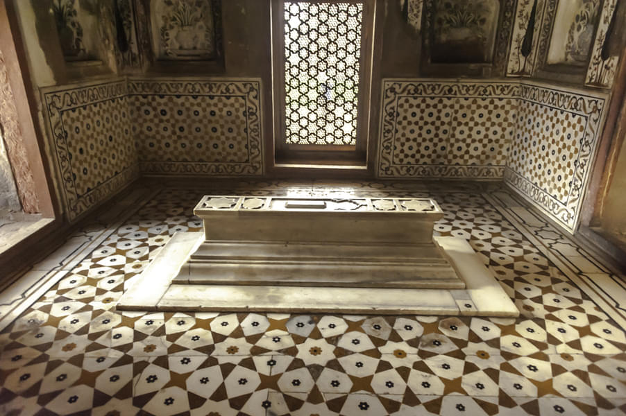Tajmahal with Mausoleum Entry Ticket Image