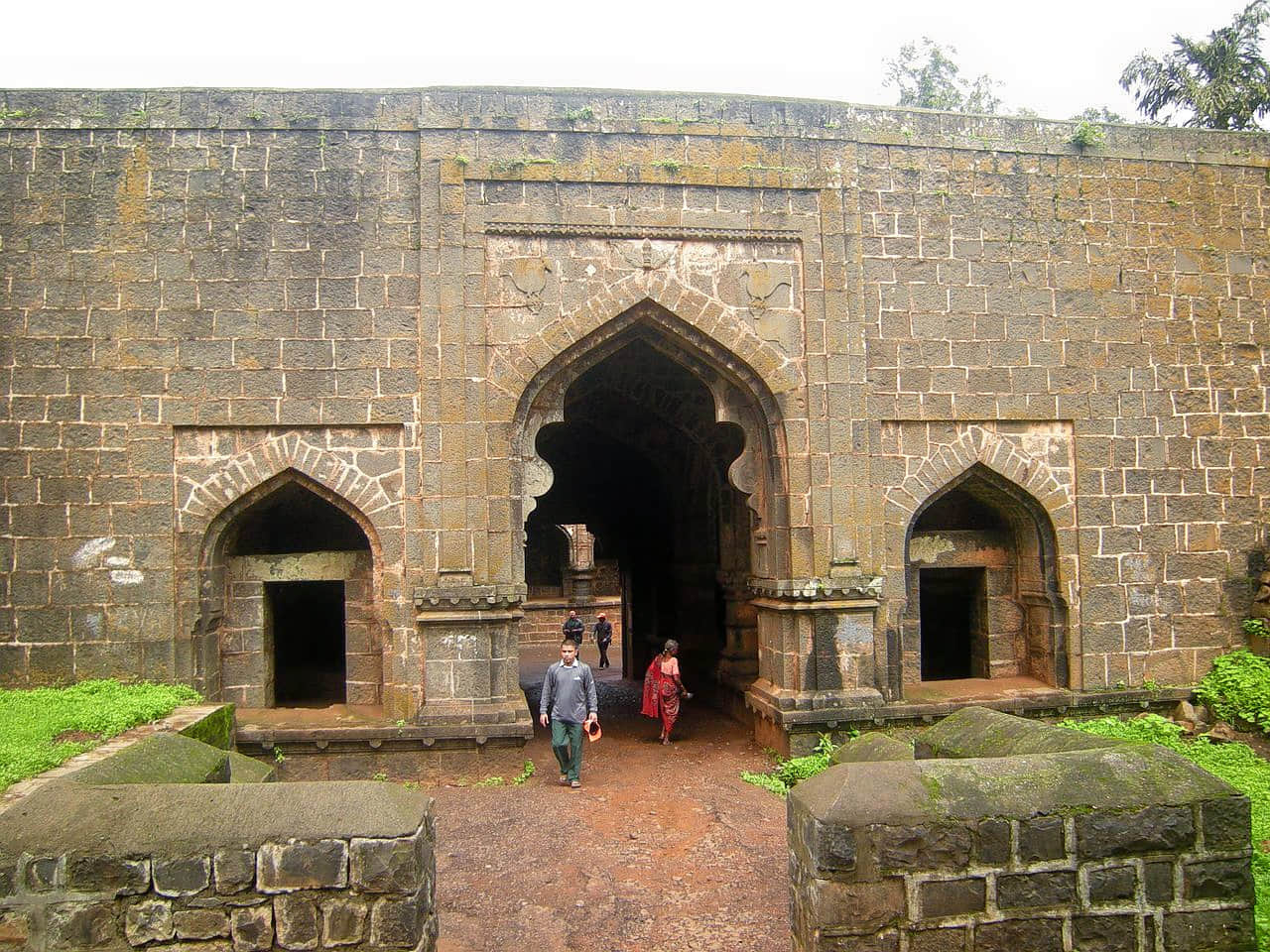 Teen Darwaja