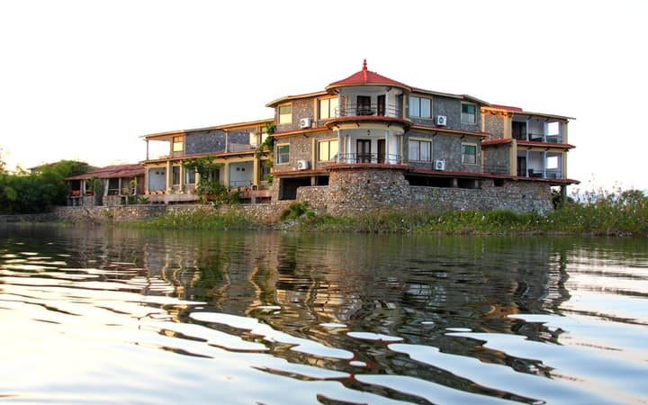 Exterior side vew of the property