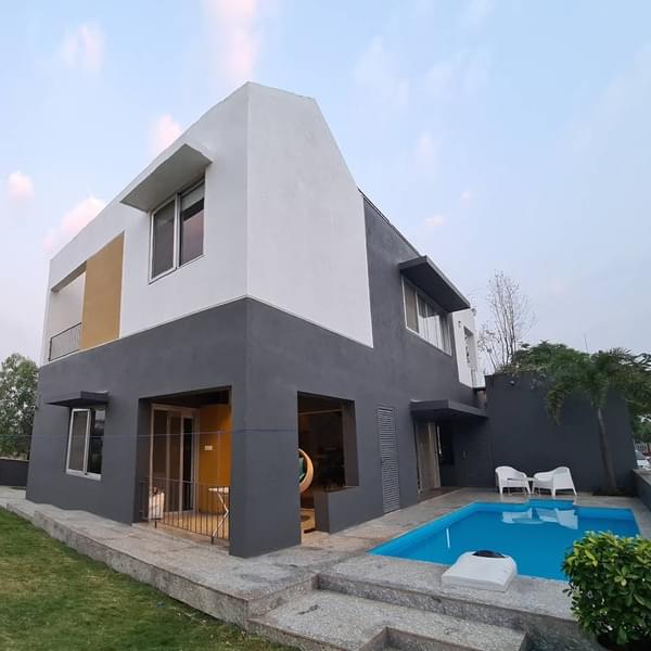 A Luxurious Villa With Private Swimming Pool In Igatpuri Image