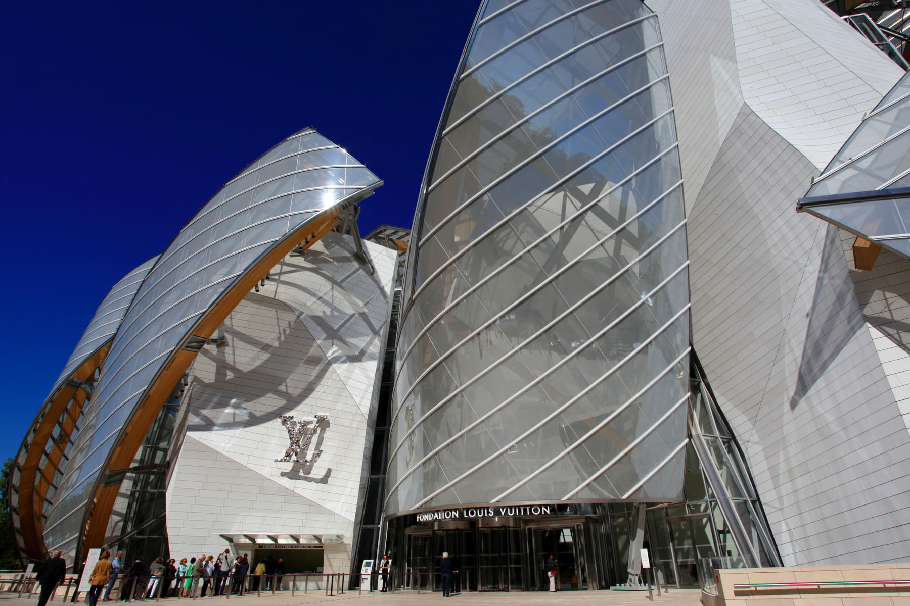 Enter the Louis Vuitton Foundation building which is itself a work of art