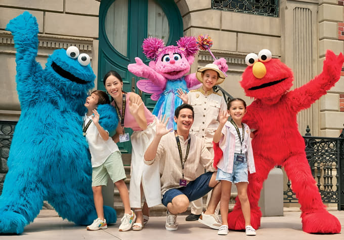 Pose with your favorite characters as you visit Universal Studios