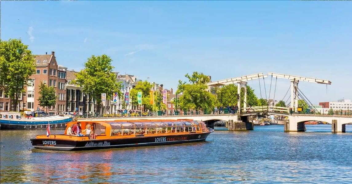 Amsterdam evening Canal Cruise including pizza and drinks