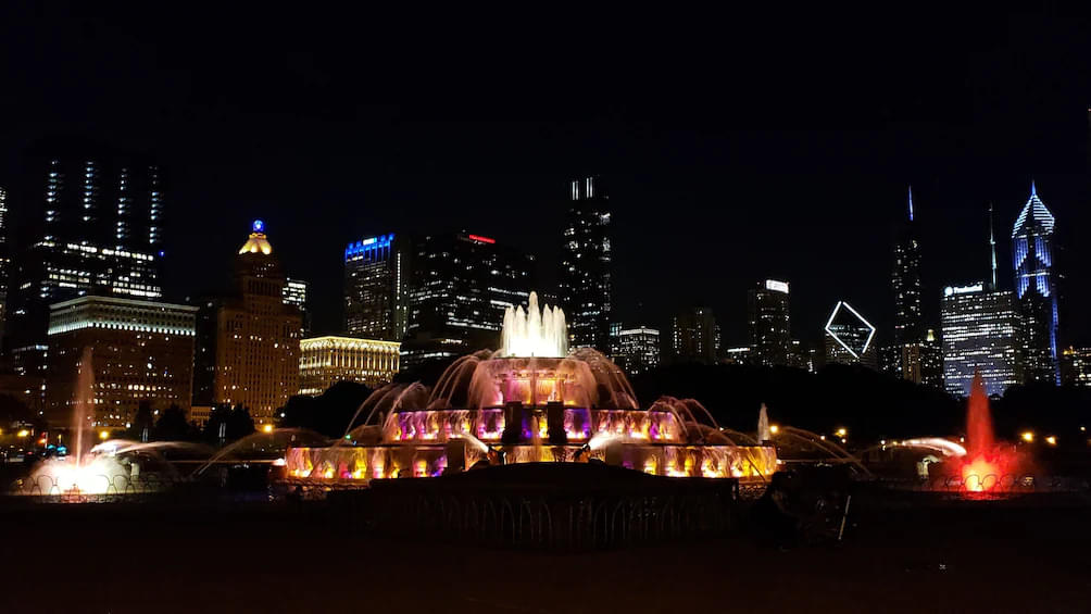See the water & light display of The Buckingham Fountain