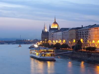 Dinner Cruise with Operetta & Folk Show, Budapest