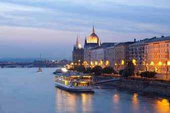 Dinner Cruise with Operetta & Folk Show, Budapest
