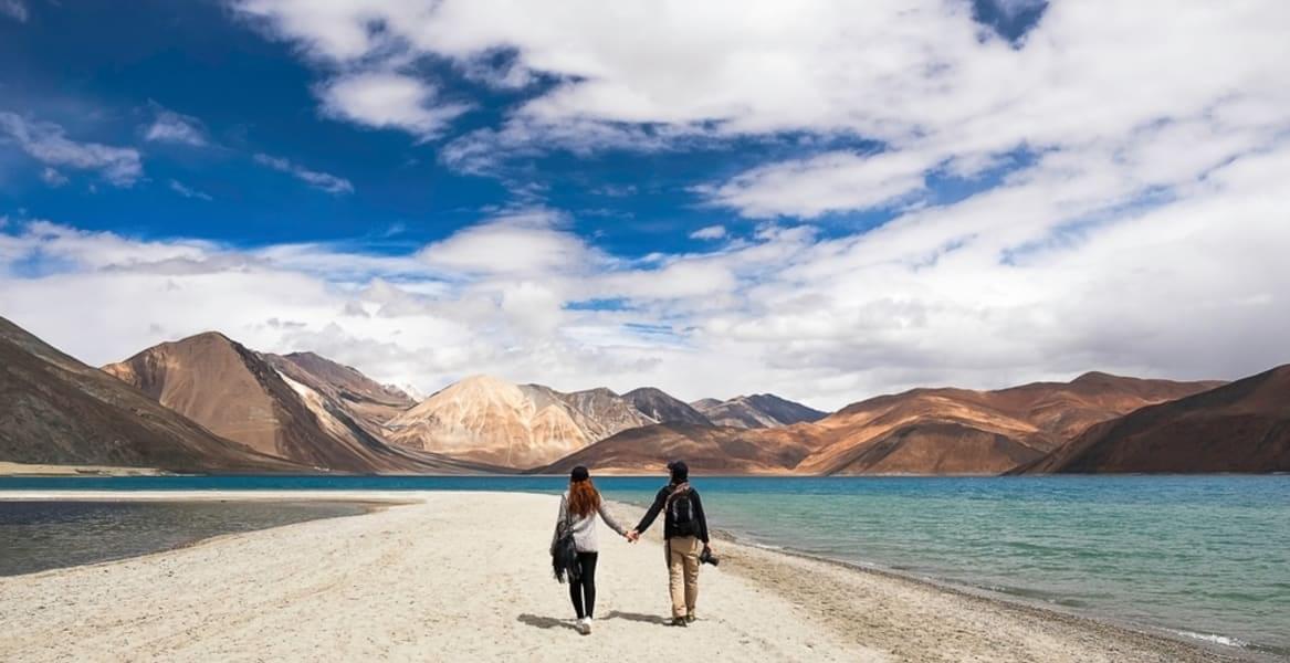 Savor the blissful and surreal experience of Ladakh lakes by taking a mesmerizing walk with your loved ones. 