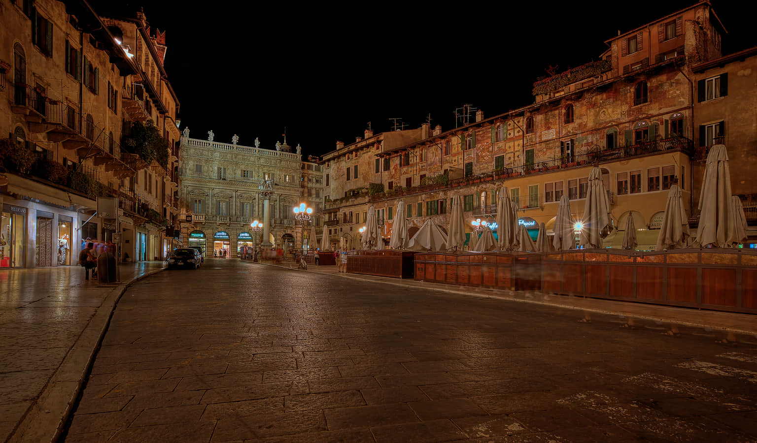 Piazza Delle Erbe, <em>Verona</em>