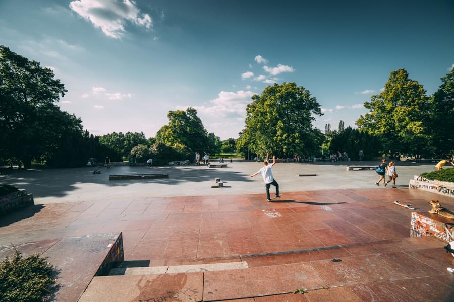Watch Skateboarders at the Letna Park