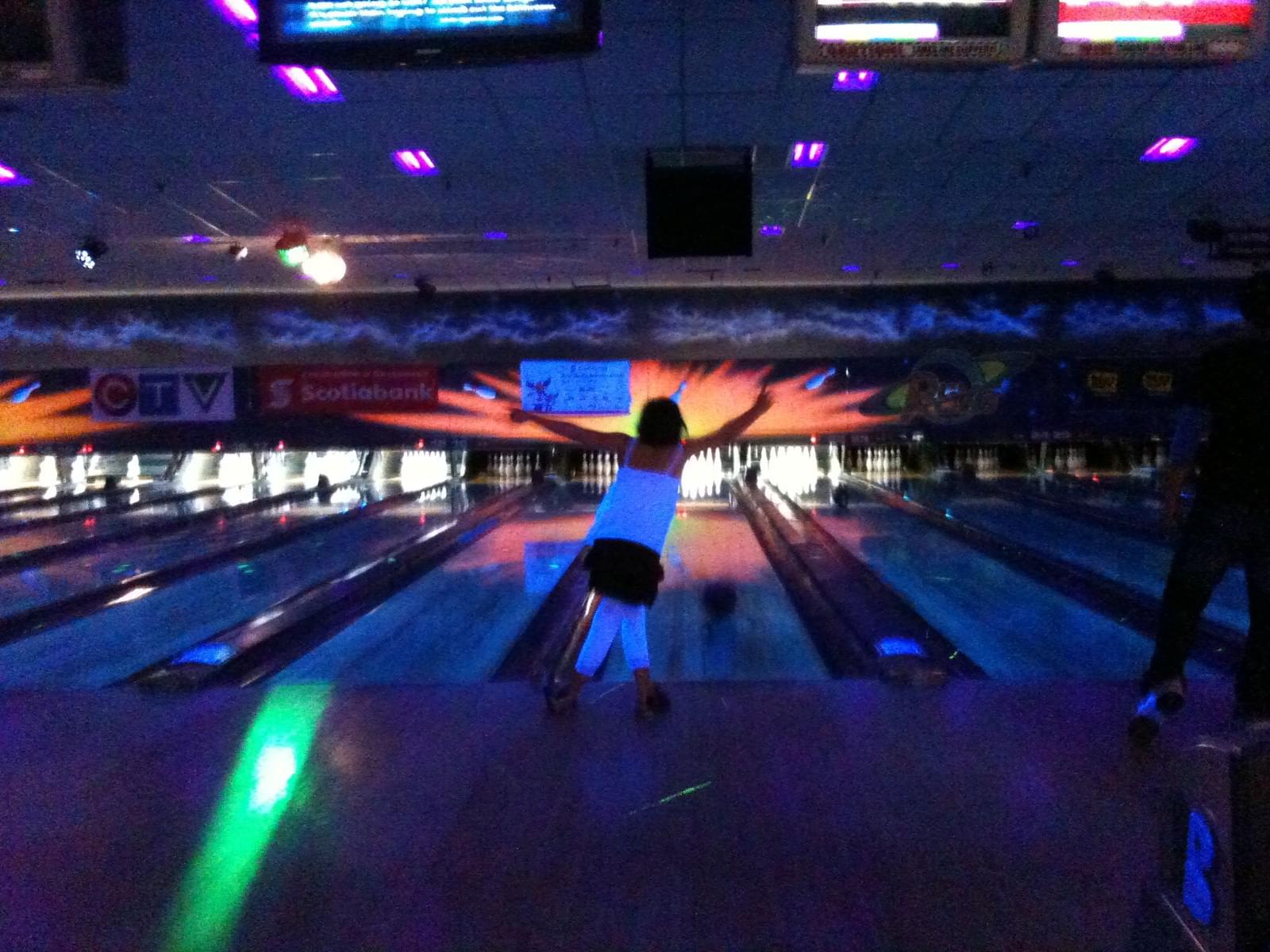  Enjoy Cosmic Bowling