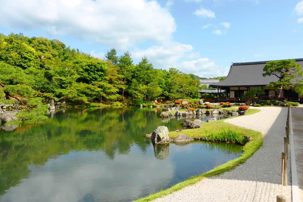 Visit the Sogenchi Teien