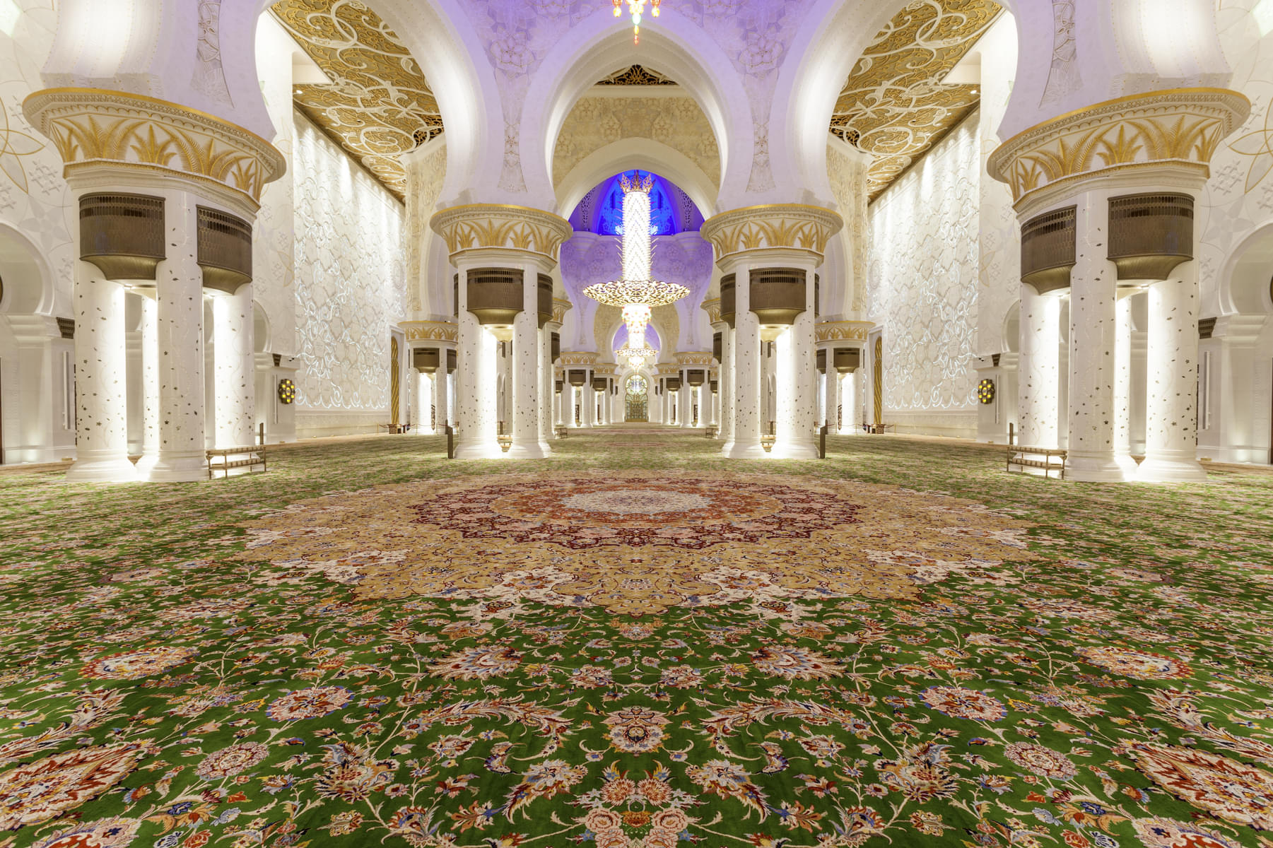 Be in awe of the lavish interiors of Sheikh Zayed Grand Mosque 