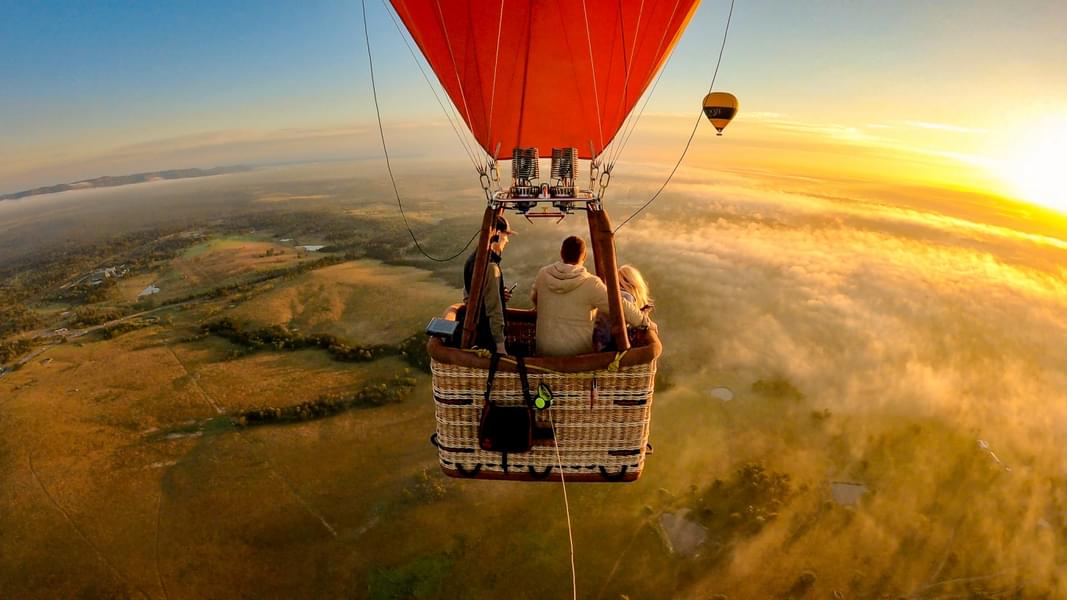 1-Hour Sunrise Hot Air Balloon Flight with Breakfast in Gold Coast Image