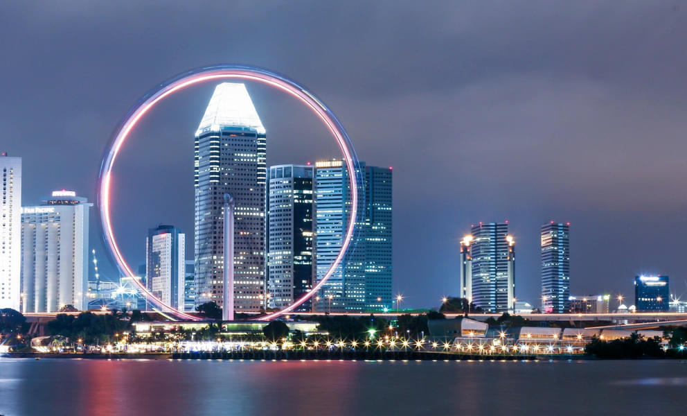 Get amazed by the Singapore Flyer Ferris Wheel