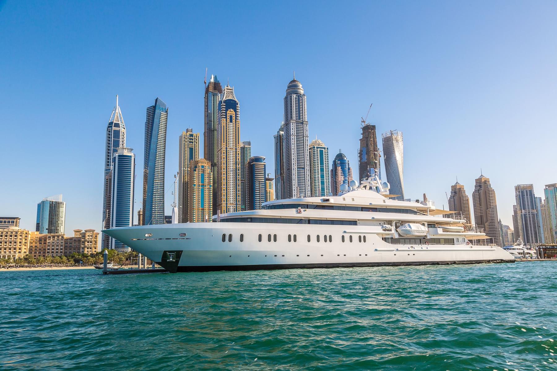 Reasons Why You Should Rent A Yacht in Dubai Marina
