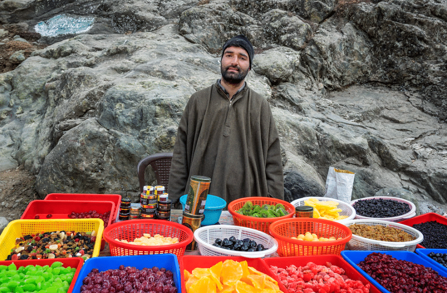 Purchase Premium Kashmiri Saffron & Dry Fruits