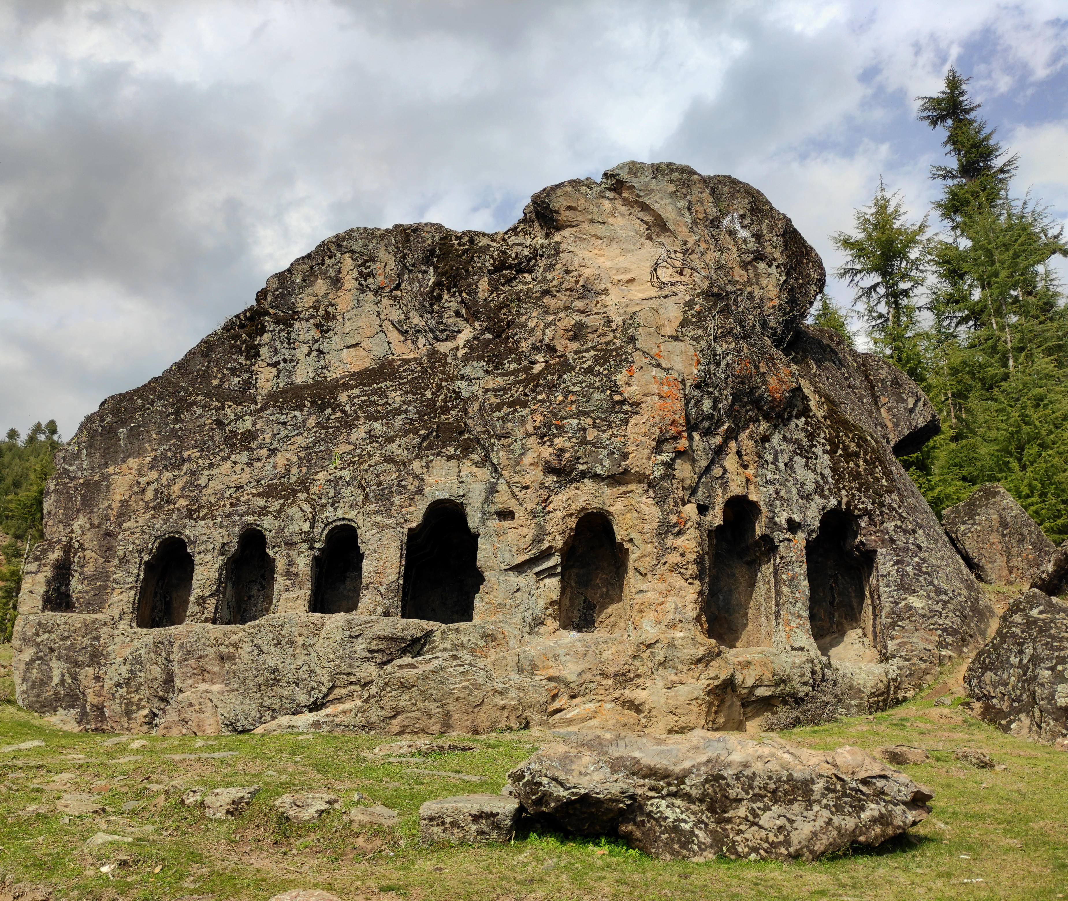Explore the Kalaroos Caves