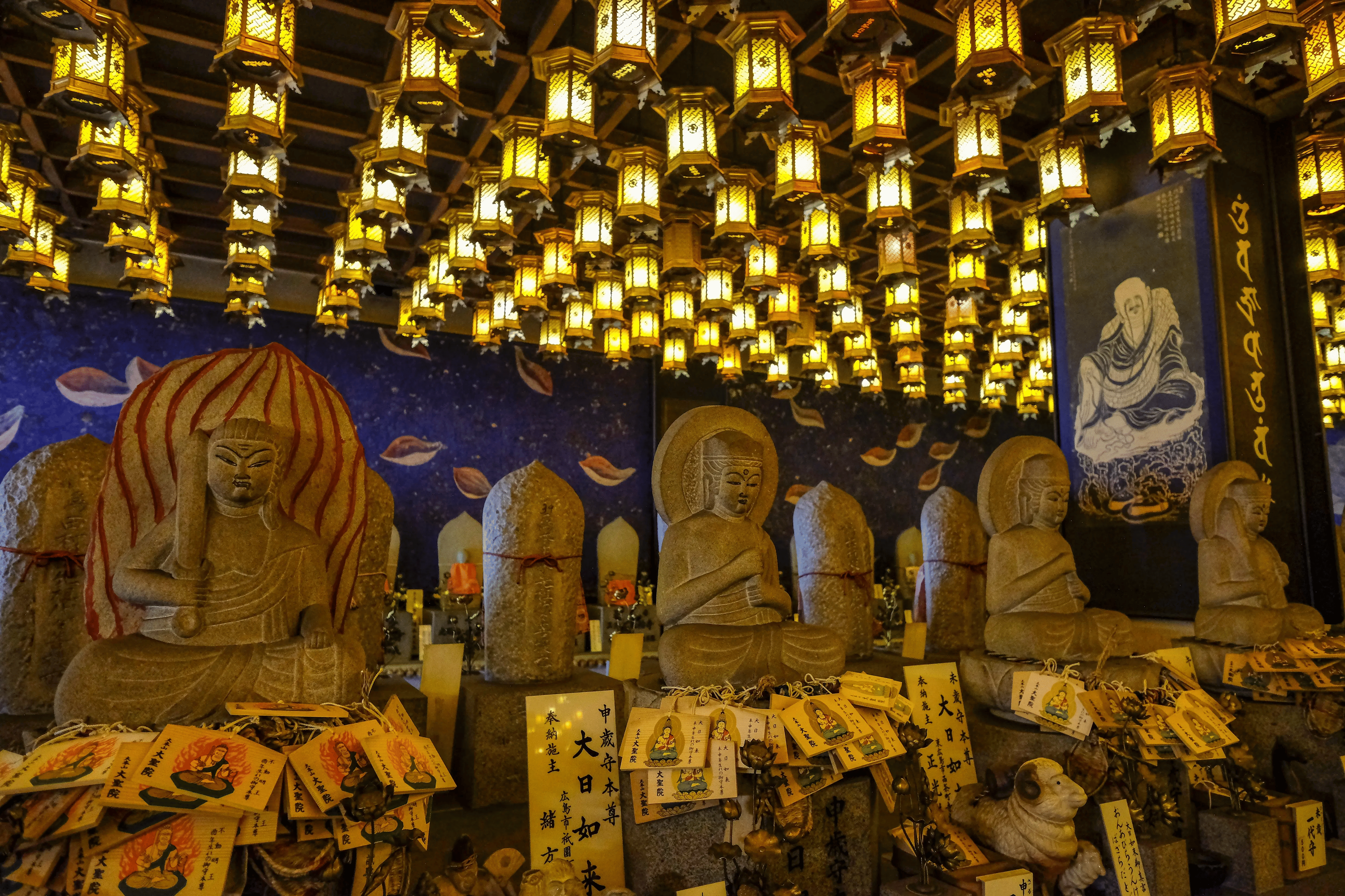 Explore the Hall of Ten Thousand Buddhas, Maniden: