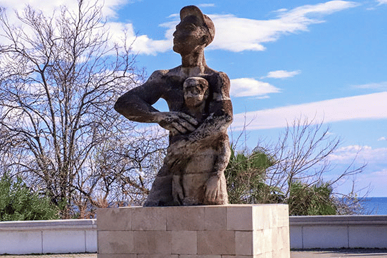 Explore the Nâzım Hikmet monument and Worker and Child statue