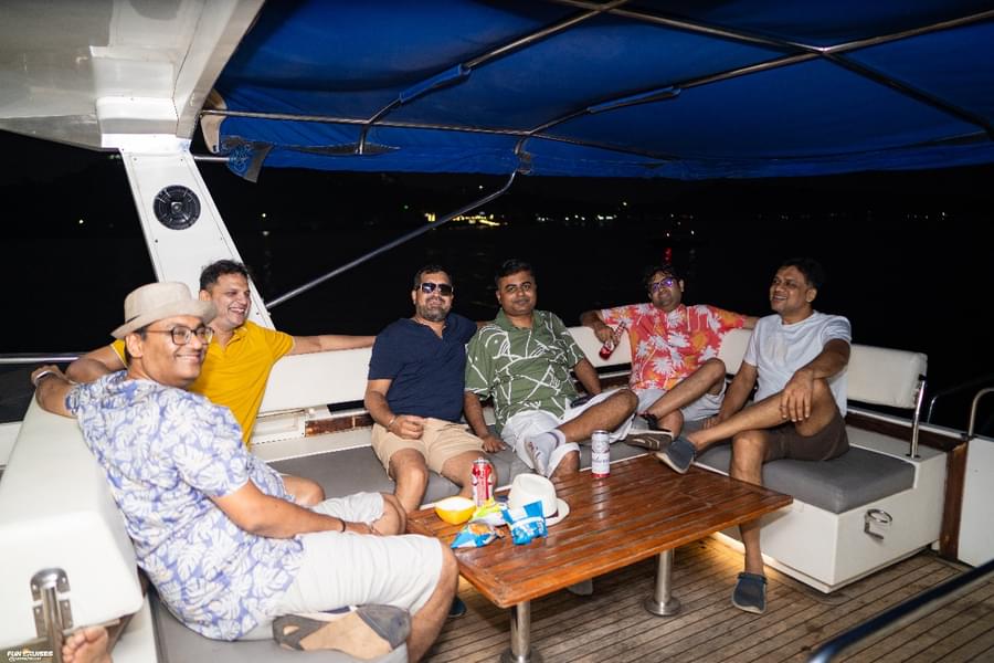 Luxury Yacht With Beer & Barbeque Experience Image
