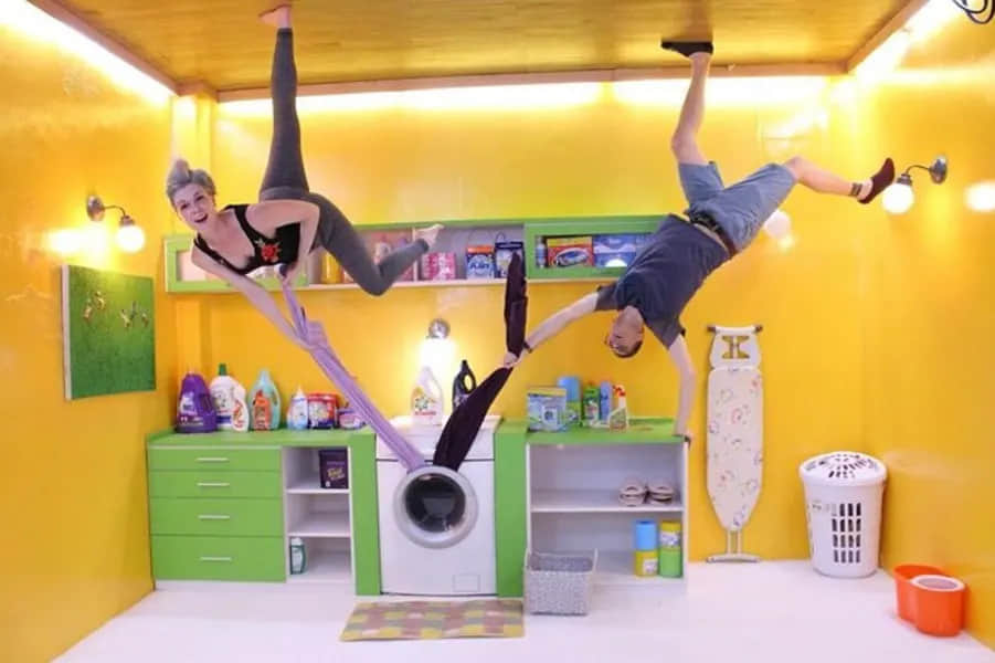 Click Photo That Makes World Turned Upside Down