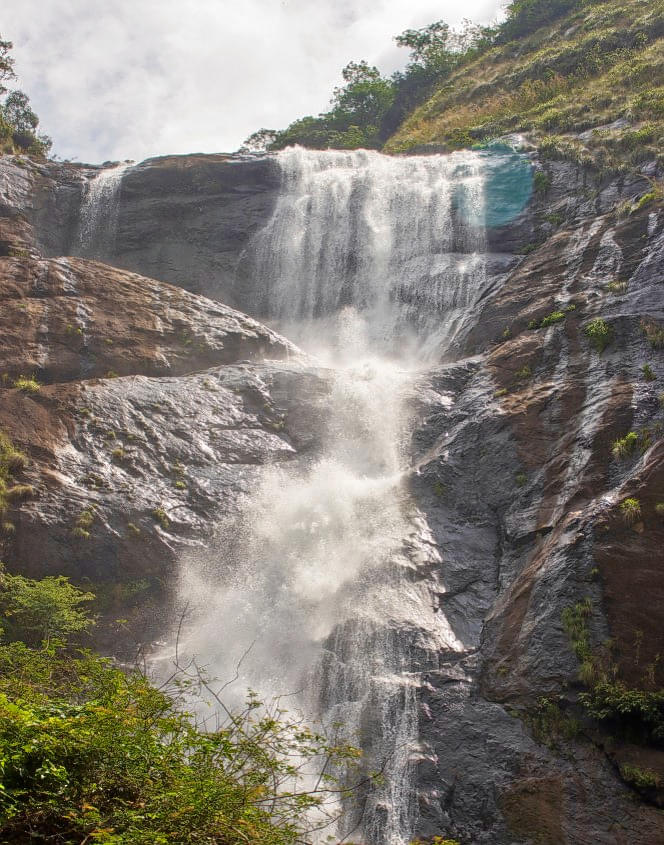 Palaruvi Falls Overview