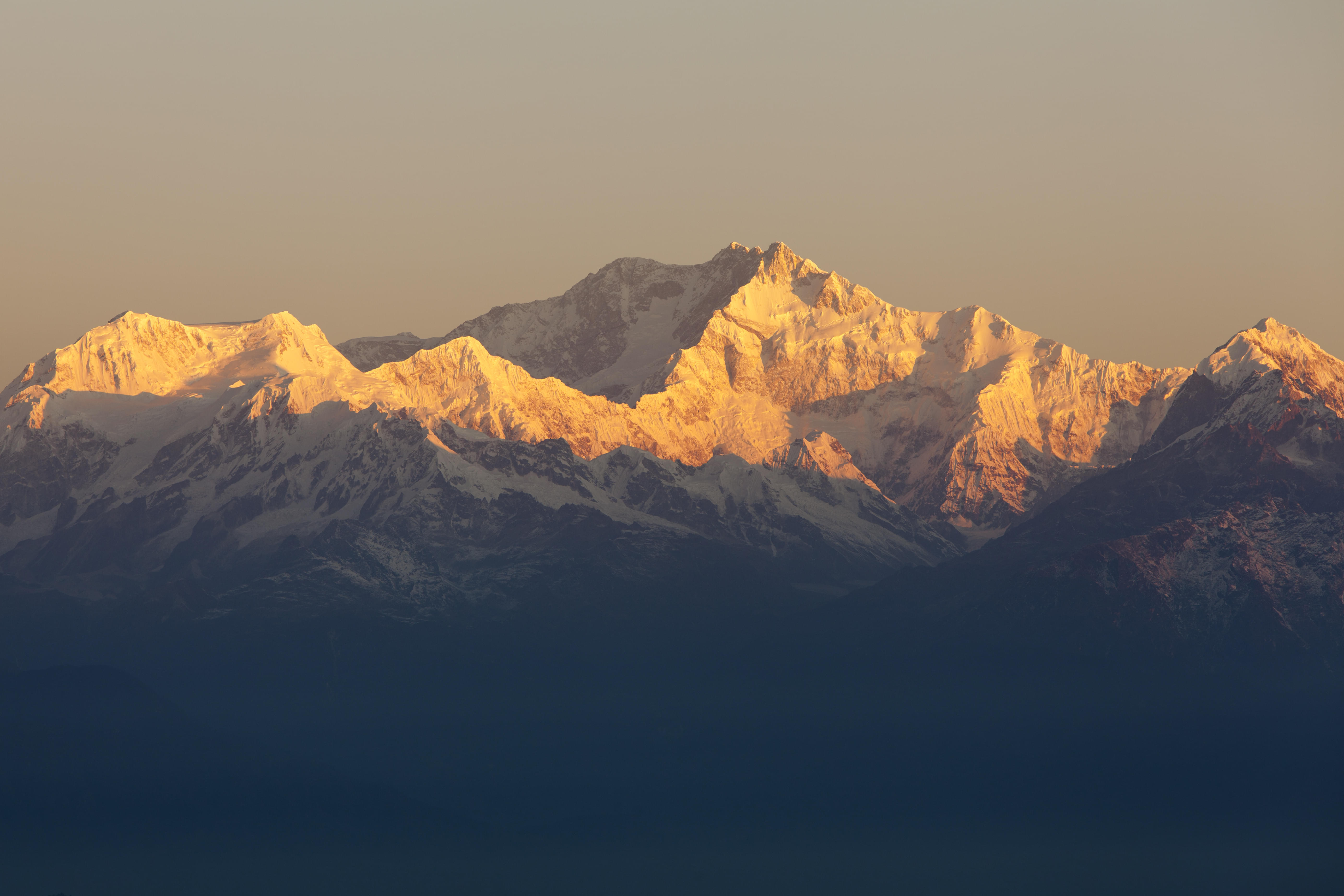 Watch the snow-capped peaks of Mt. Kanchenjunga from the Tiger Hills