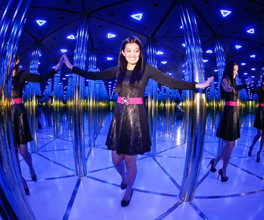 Mirror Maze - Labyrinth @ Dolphinarium