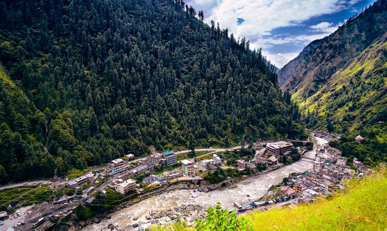 Marvel at the breathtaking beauty and endless adventures in Kullu and Manali