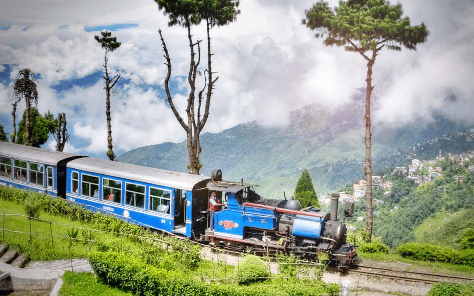 The iconic Toy Train view of Darjeeling 