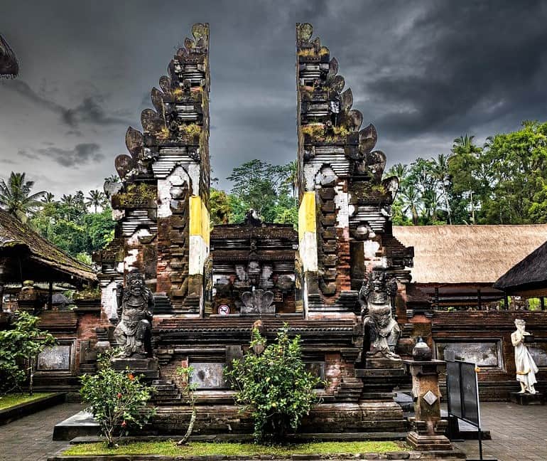 Walk through the Candi Bentar