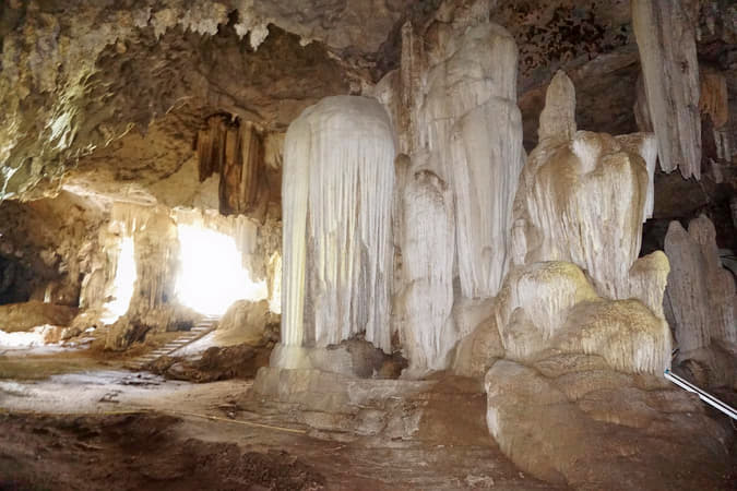 Mai Kaew Cave