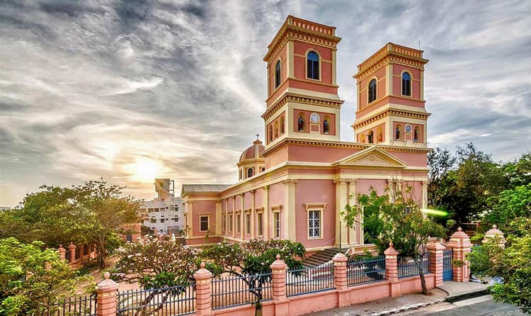 Explore famous attractions of Pondicherry