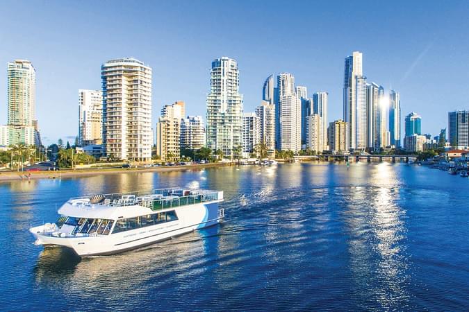 Peaceful lunch cruising experience