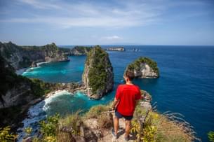 Tourist enjoying the views from Thousand Island Viewpoint