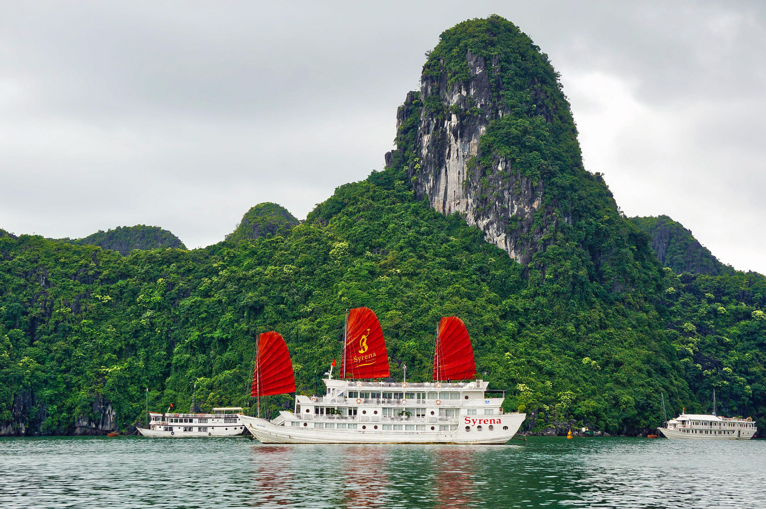 Halong Bay Luxury Cruise from Hanoi