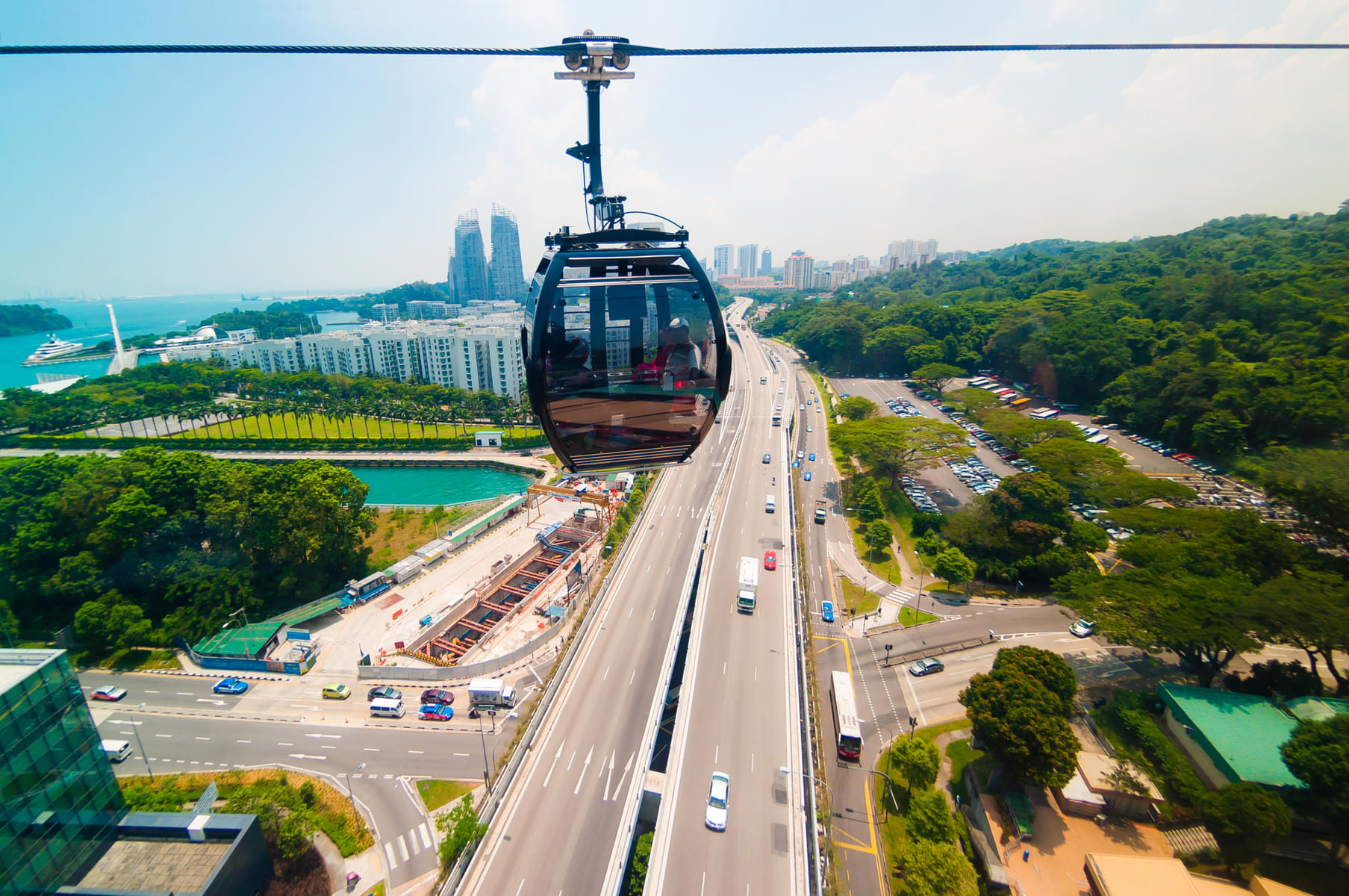 Explore Scenic Routes of Singapore Sentosa cable car 
