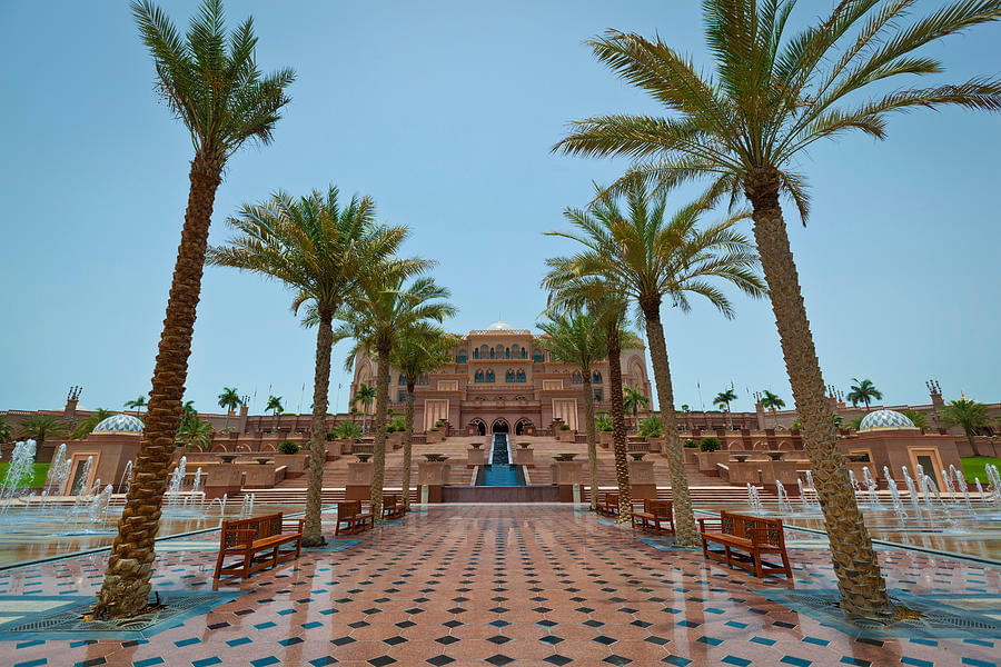 Snap some awe-inspiring photos of yourself with the Emirates Palace, a memory that will last a lifetime