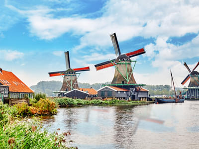 Go on an exciting tour to Zaanse Schans on a boat