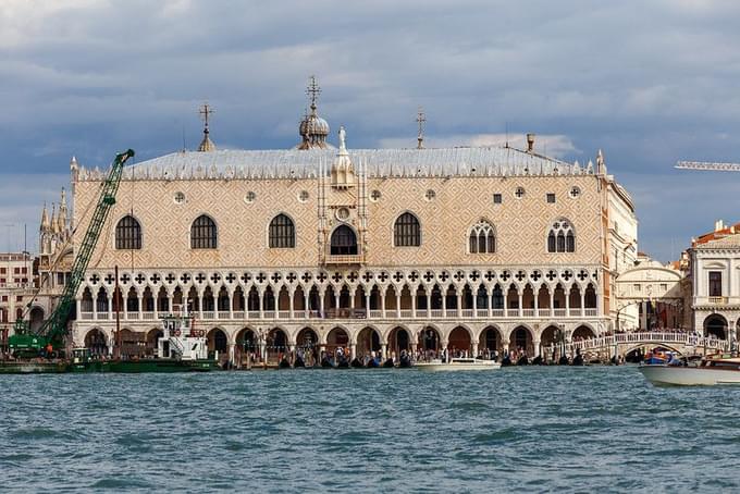 doge's palace in 14 century