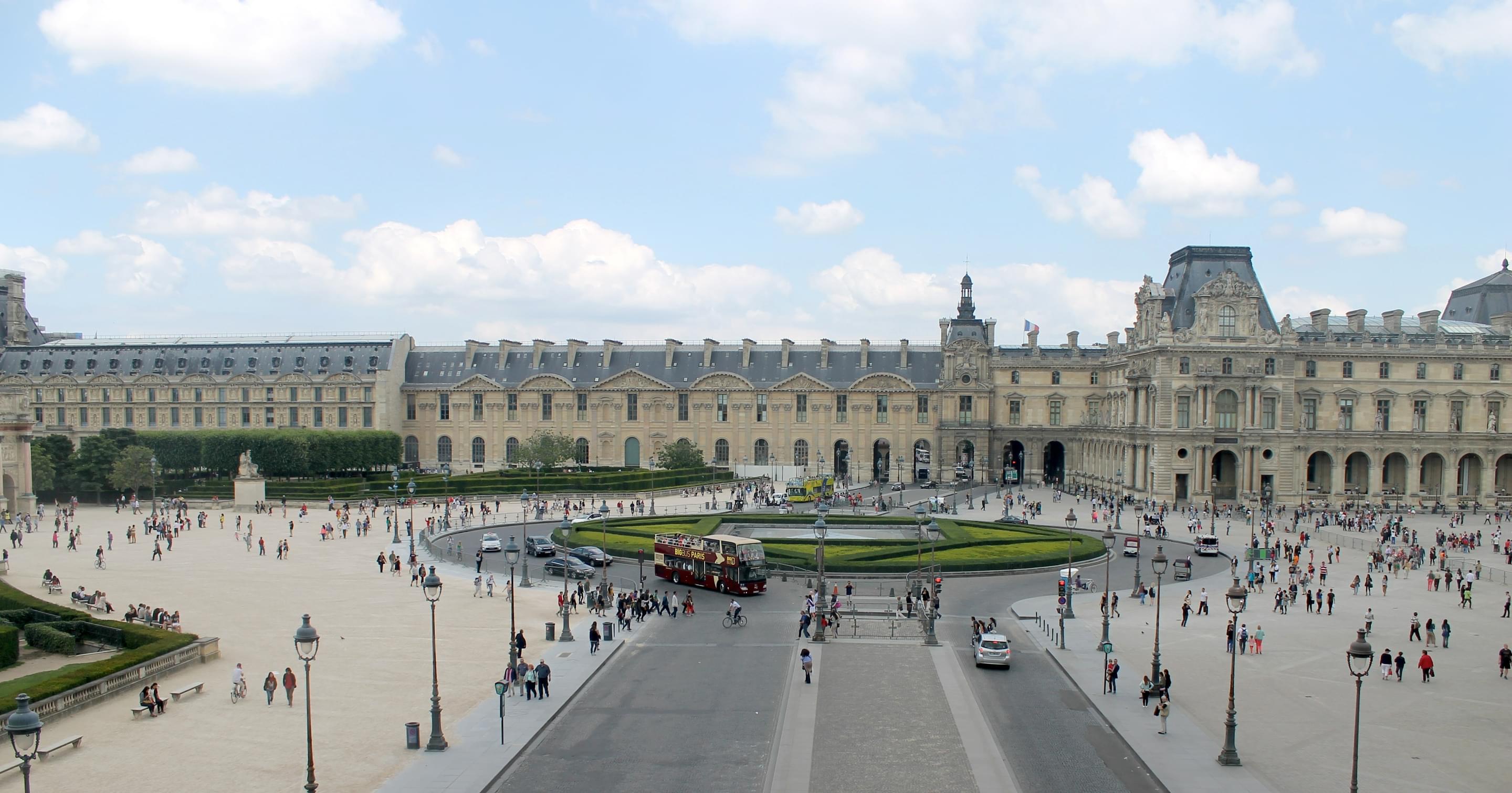 Place du Carrousel Overview