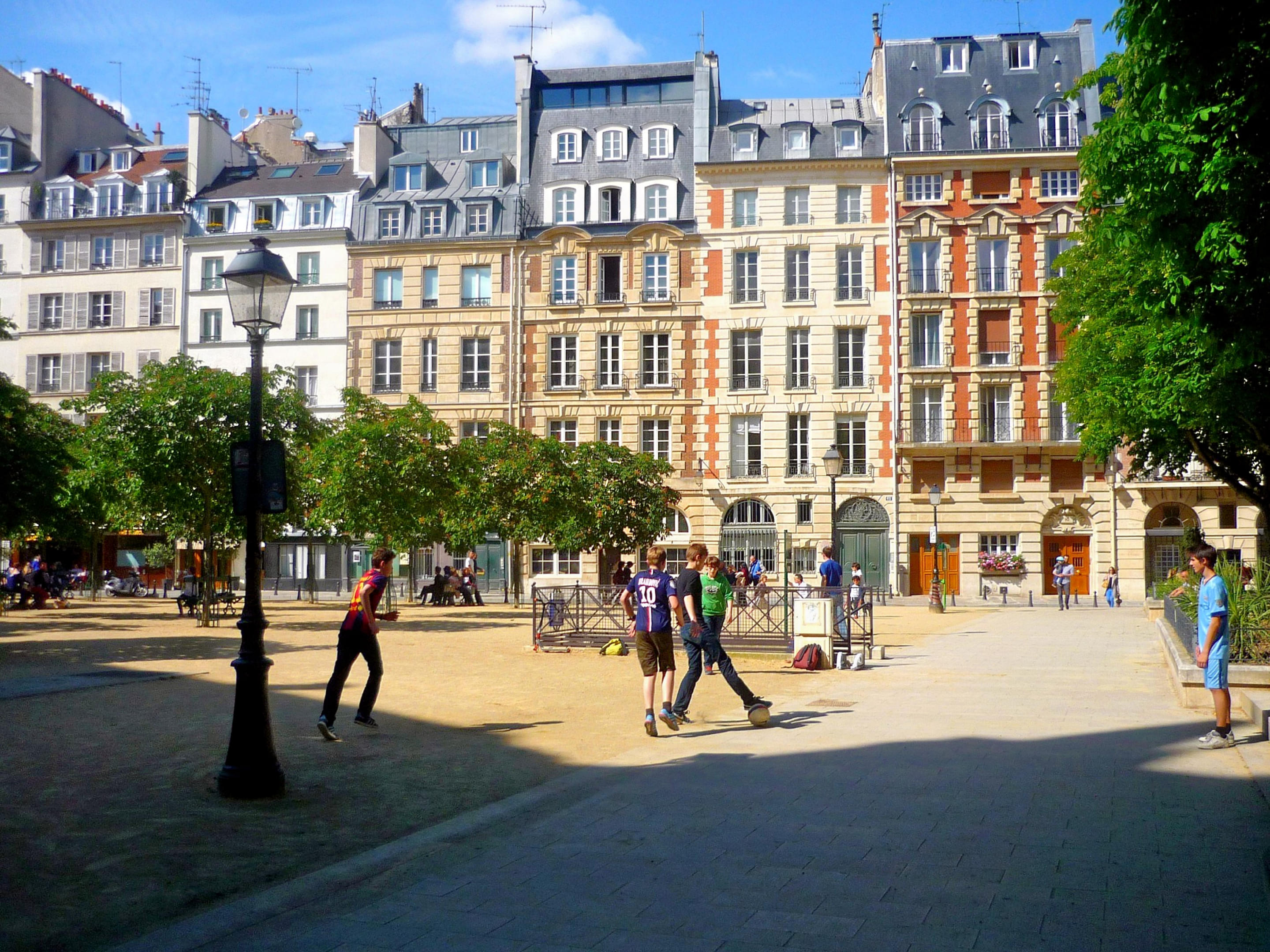 Place Dauphine Overview