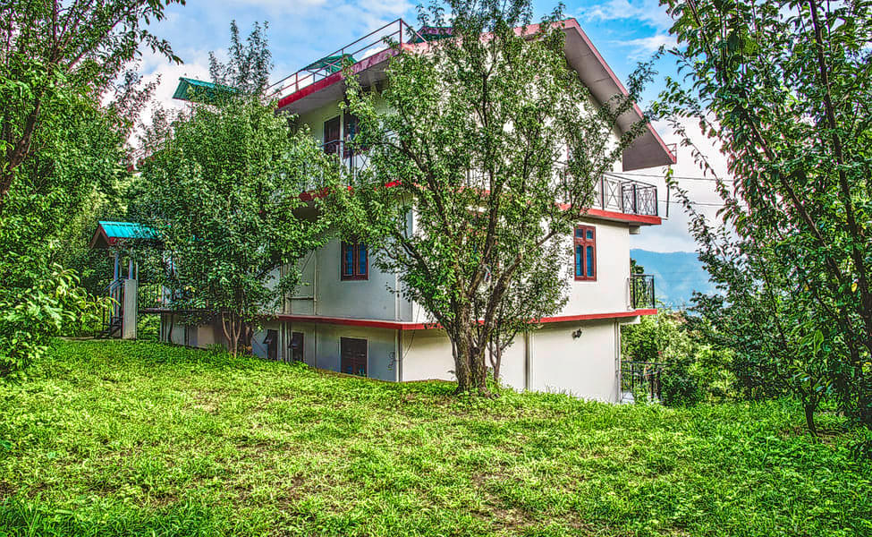 A Hilltop Homestay with Serene Mountain-views in Shimla Image