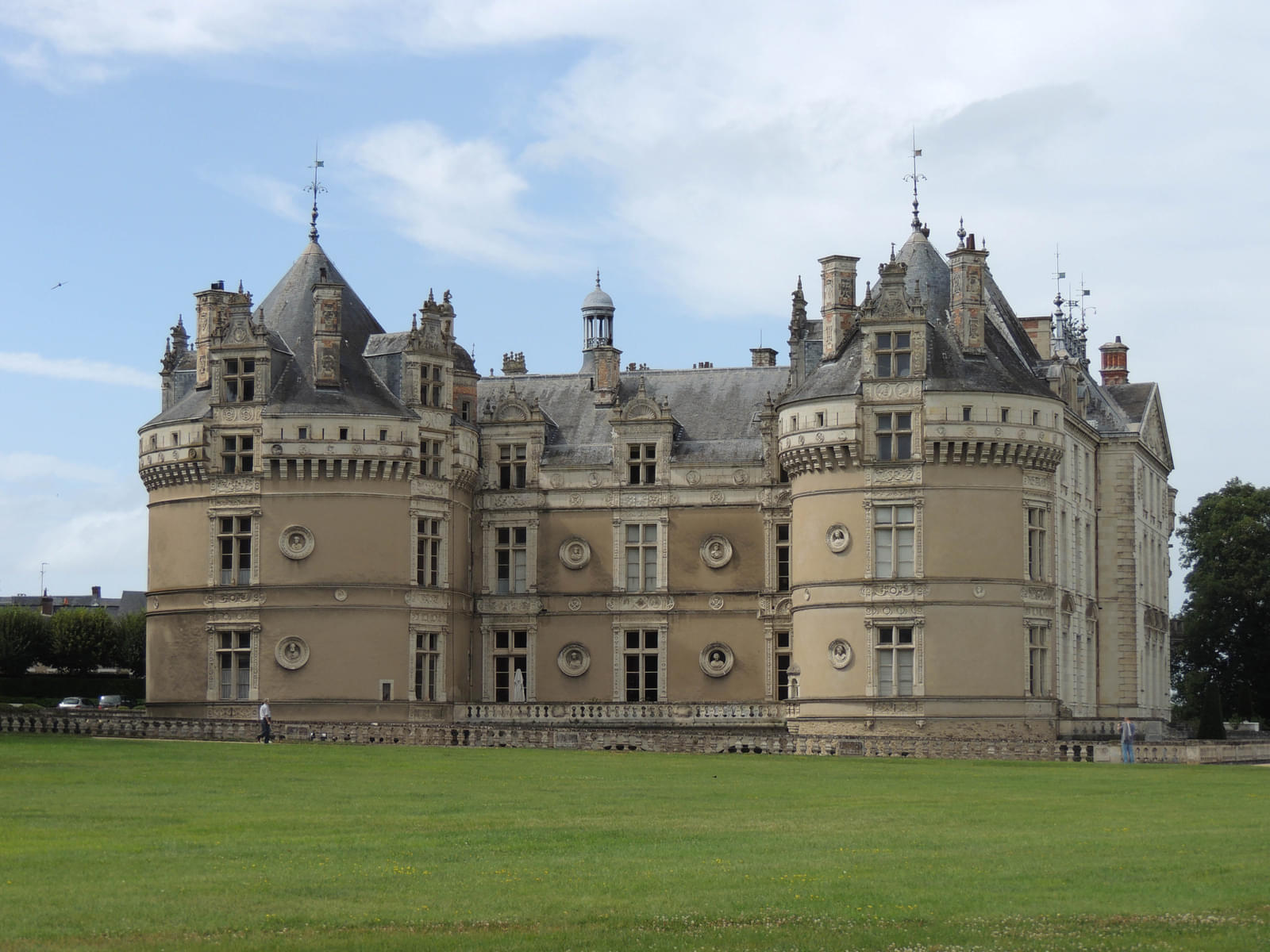 Know Before You Go Chateau Du Lude